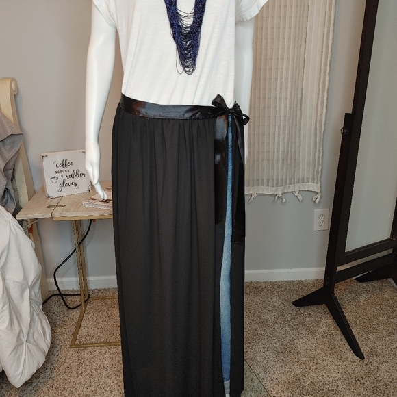 Black Tie Side Maxi Beach Sarong, Black O/S - Picture 3 of 13